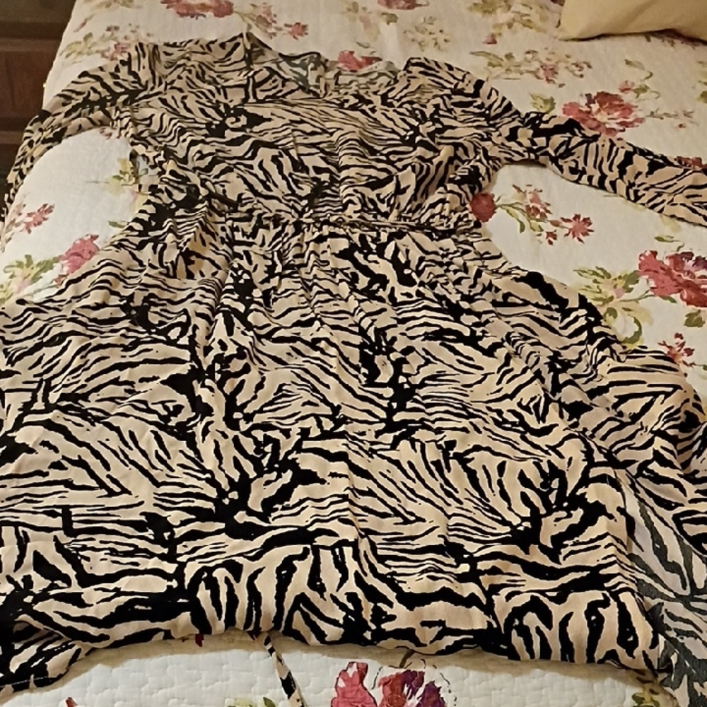 Dex Size S Black And Tan Long sleeve Dress